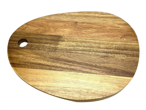Shell-shaped acacia cutting board